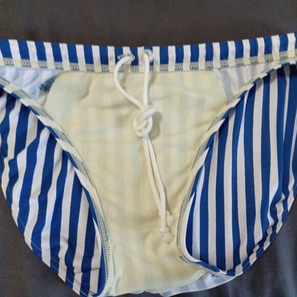 ELLESSE SWIM BRIEF, Asian Size "L", Blue and White Stripes - VINTAGE (Pre-Owned) - Picture 4 of 7